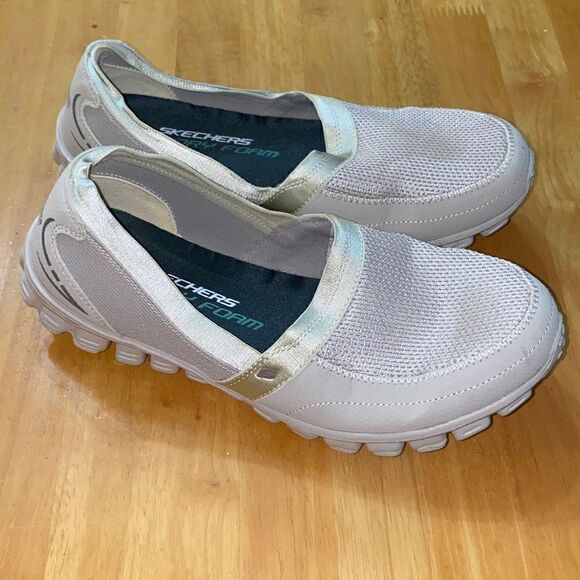 Skechers lightweight slip on memory foam shoes - Picture 1 of 12